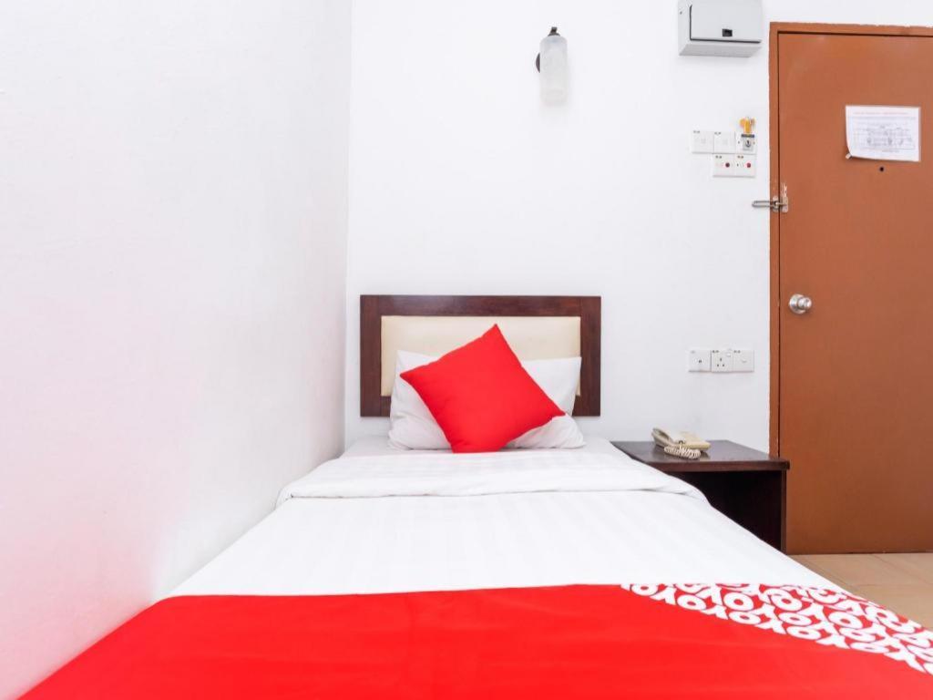 Super Oyo 1114 Neo Pegasus Hotel Сеґамат Екстер'єр фото