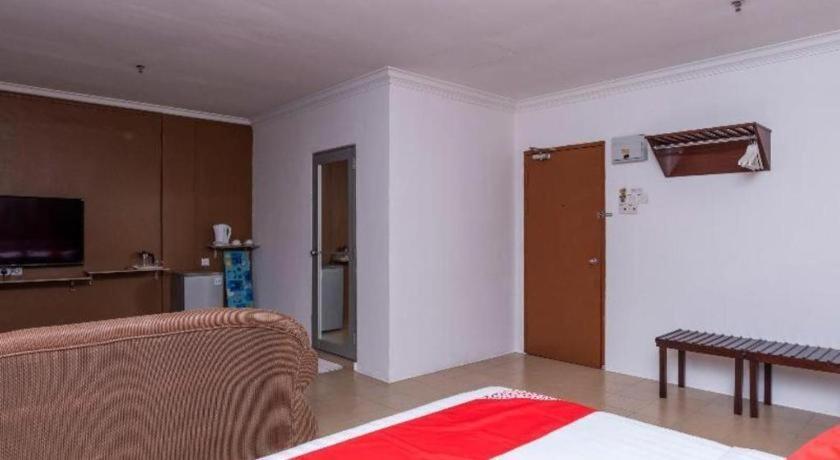 Super Oyo 1114 Neo Pegasus Hotel Сеґамат Екстер'єр фото